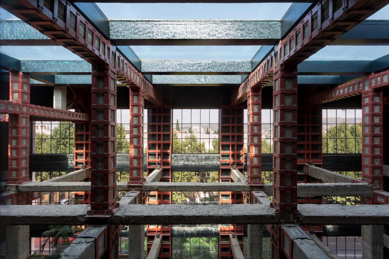 โรงแรมสตัมบา Tbilisi ภายนอก รูปภาพ The interior of the building